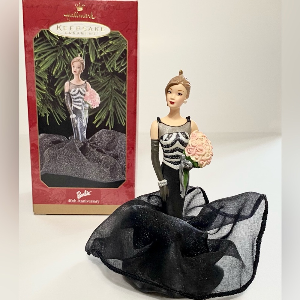 🌹🍃New In Box - 1999 Hallmark Keepsake “40th Anniversary” Barbie Ornament🍃🌹